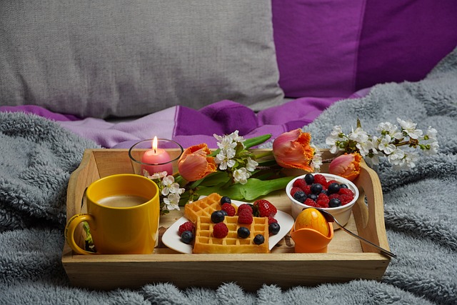 breakfast in bed 5006404 640